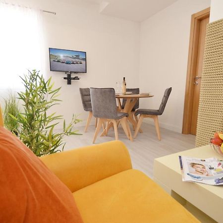 Apartments Lux S Τίβατ Εξωτερικό φωτογραφία