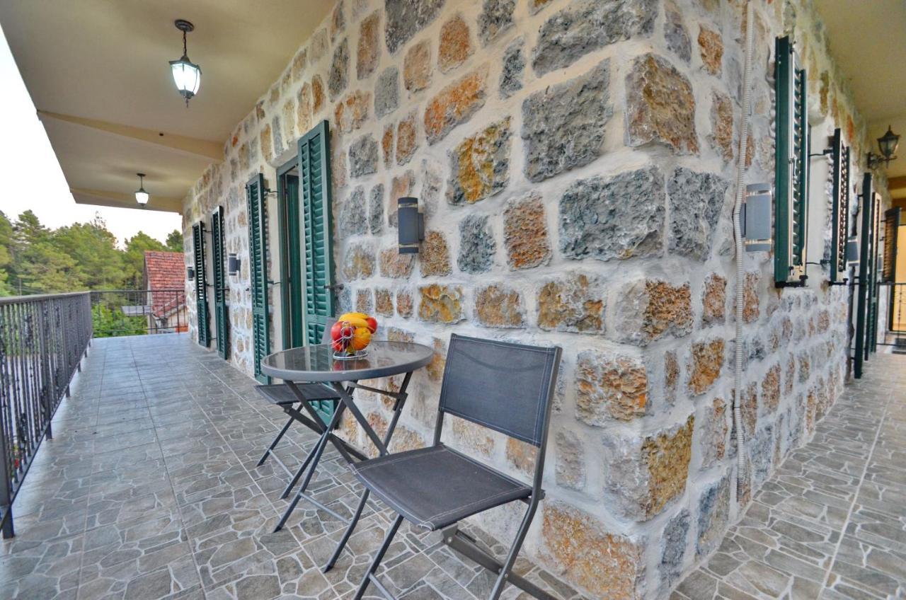 Apartments Lux S Τίβατ Εξωτερικό φωτογραφία