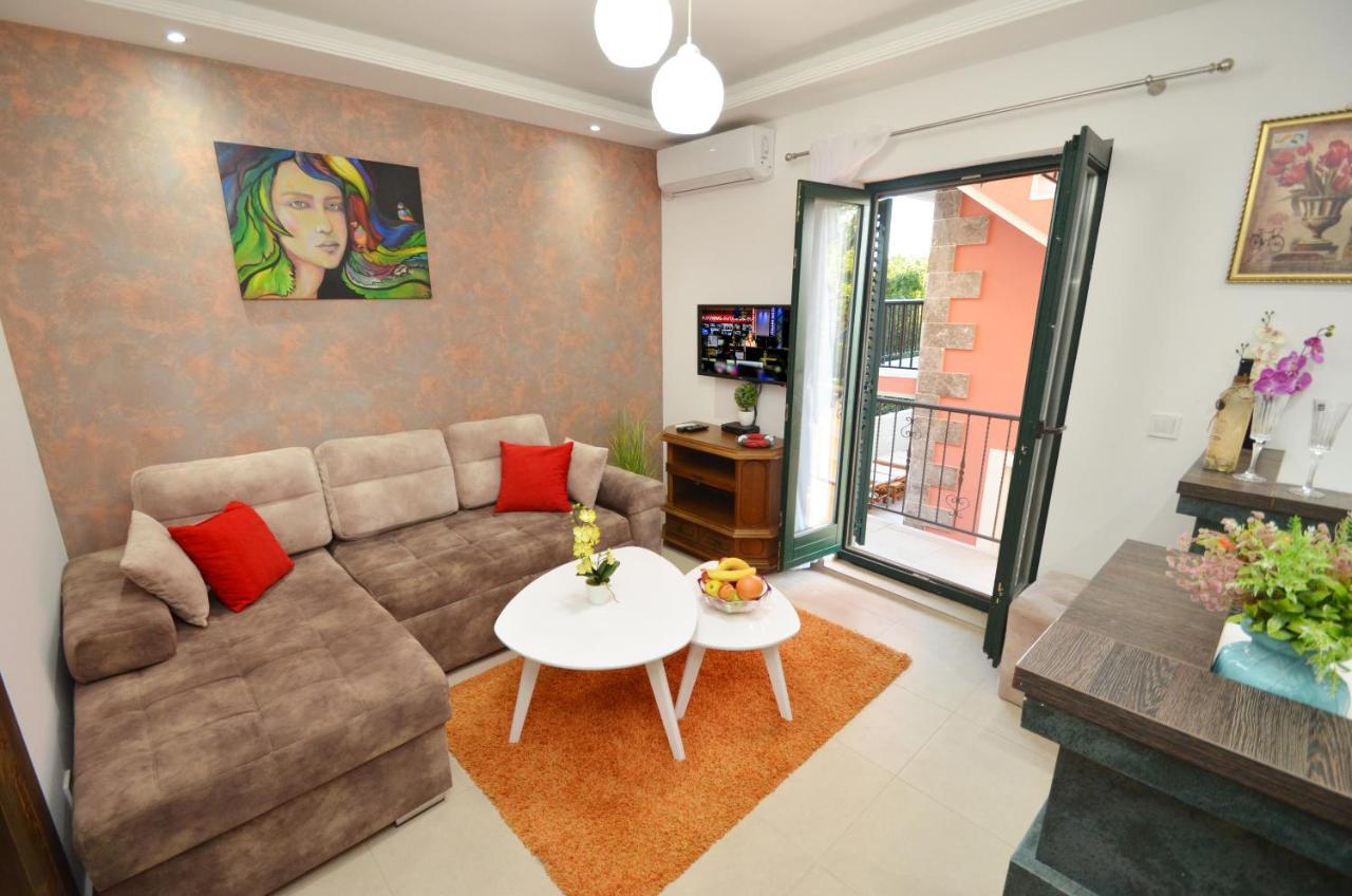 Apartments Lux S Τίβατ Εξωτερικό φωτογραφία