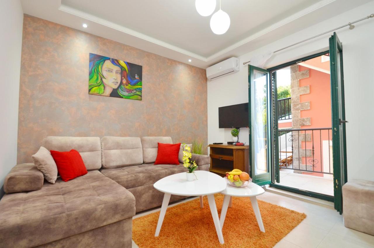 Apartments Lux S Τίβατ Εξωτερικό φωτογραφία