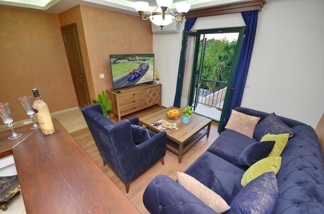 Apartments Lux S Τίβατ Εξωτερικό φωτογραφία