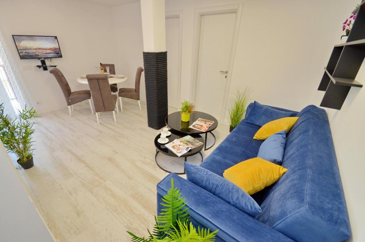Apartments Lux S Τίβατ Εξωτερικό φωτογραφία
