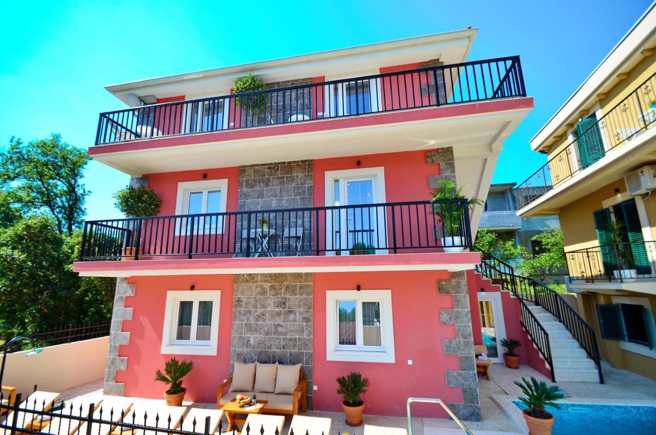 Apartments Lux S Τίβατ Εξωτερικό φωτογραφία