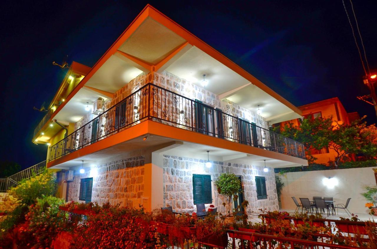 Apartments Lux S Τίβατ Εξωτερικό φωτογραφία